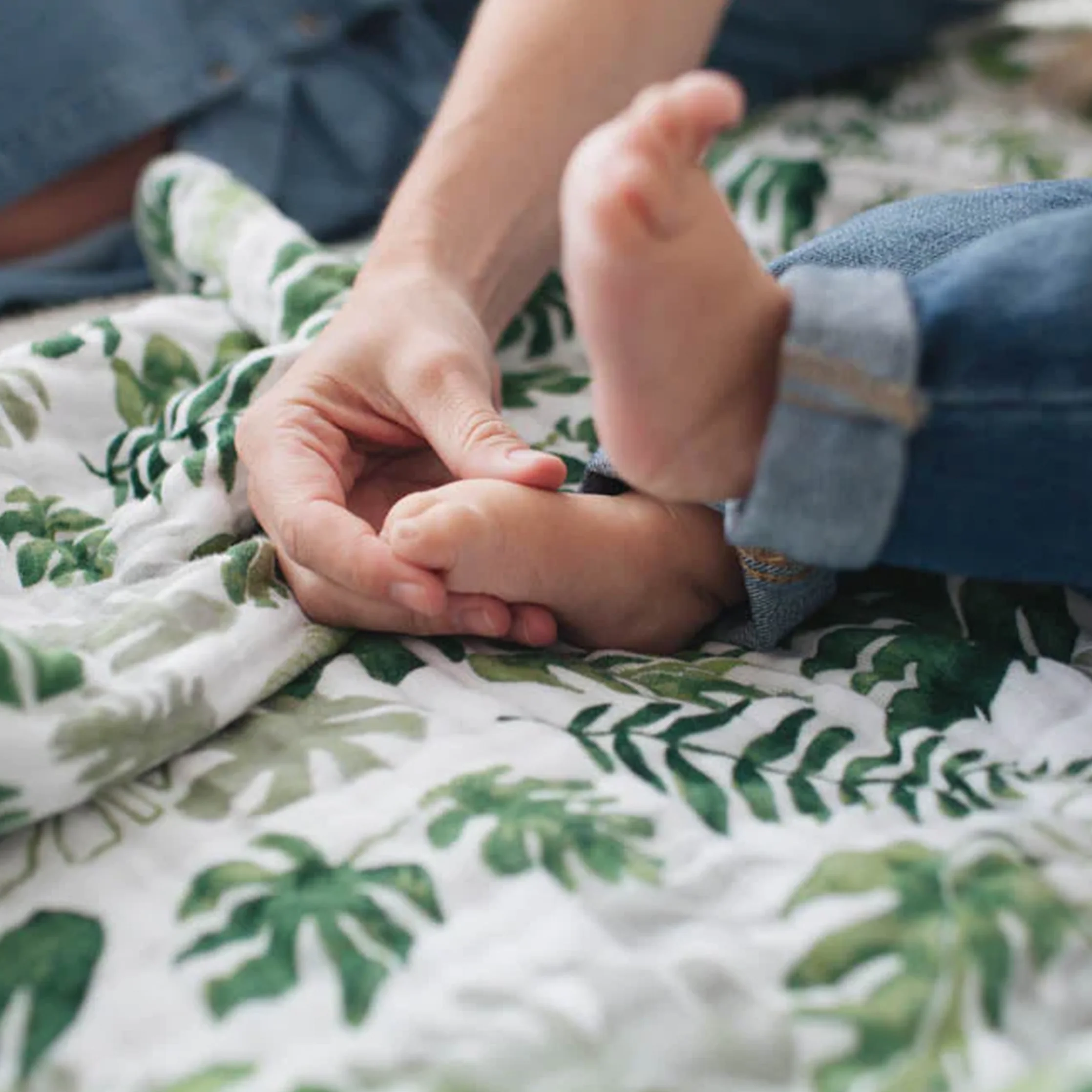 Cotton Muslin Swaddle Blanket - Tropical Leaf - Image 5